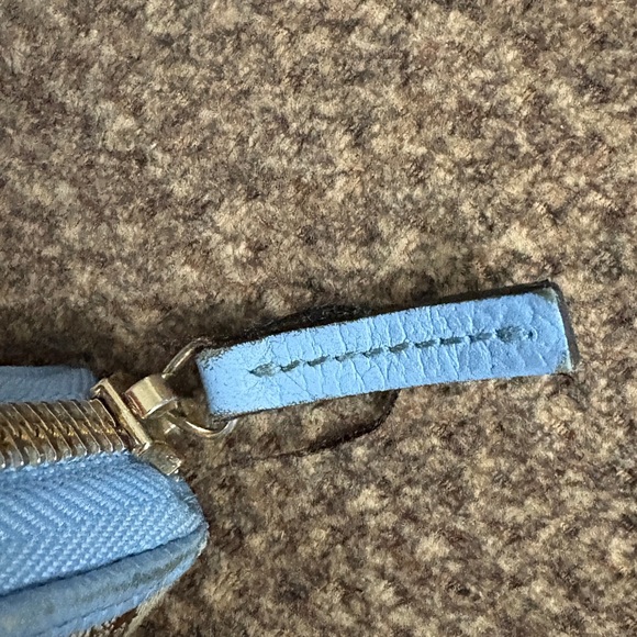 Gucci Tan and Light Blue Monogram Wallet - Picture 5 of 11